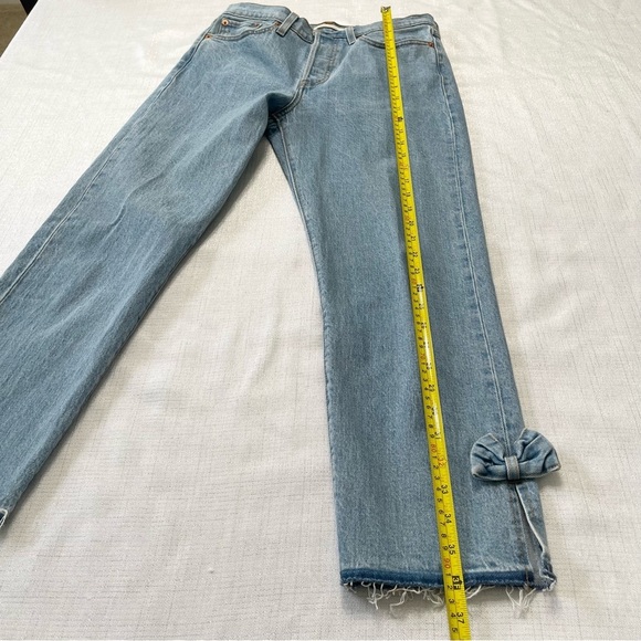 Levi's Wedgie Straight Jean With Bow Raw Hem High Rise Classic Denim Size 28 - Picture 12 of 14
